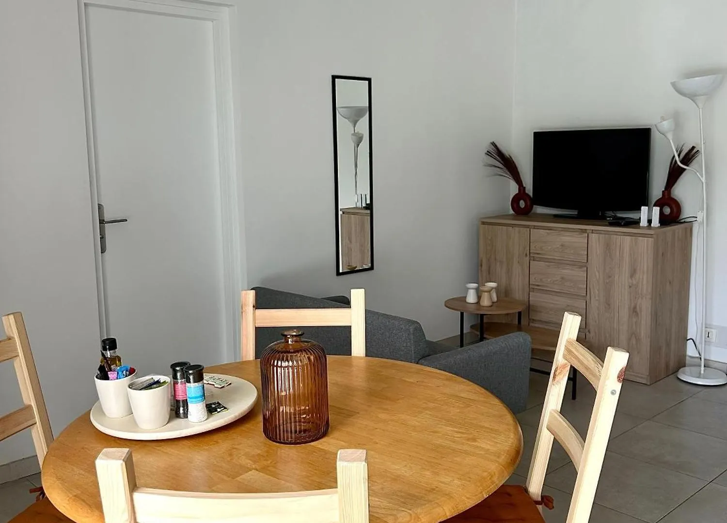Annecy - Bright & Renovated 3-Room Apartment צרפת