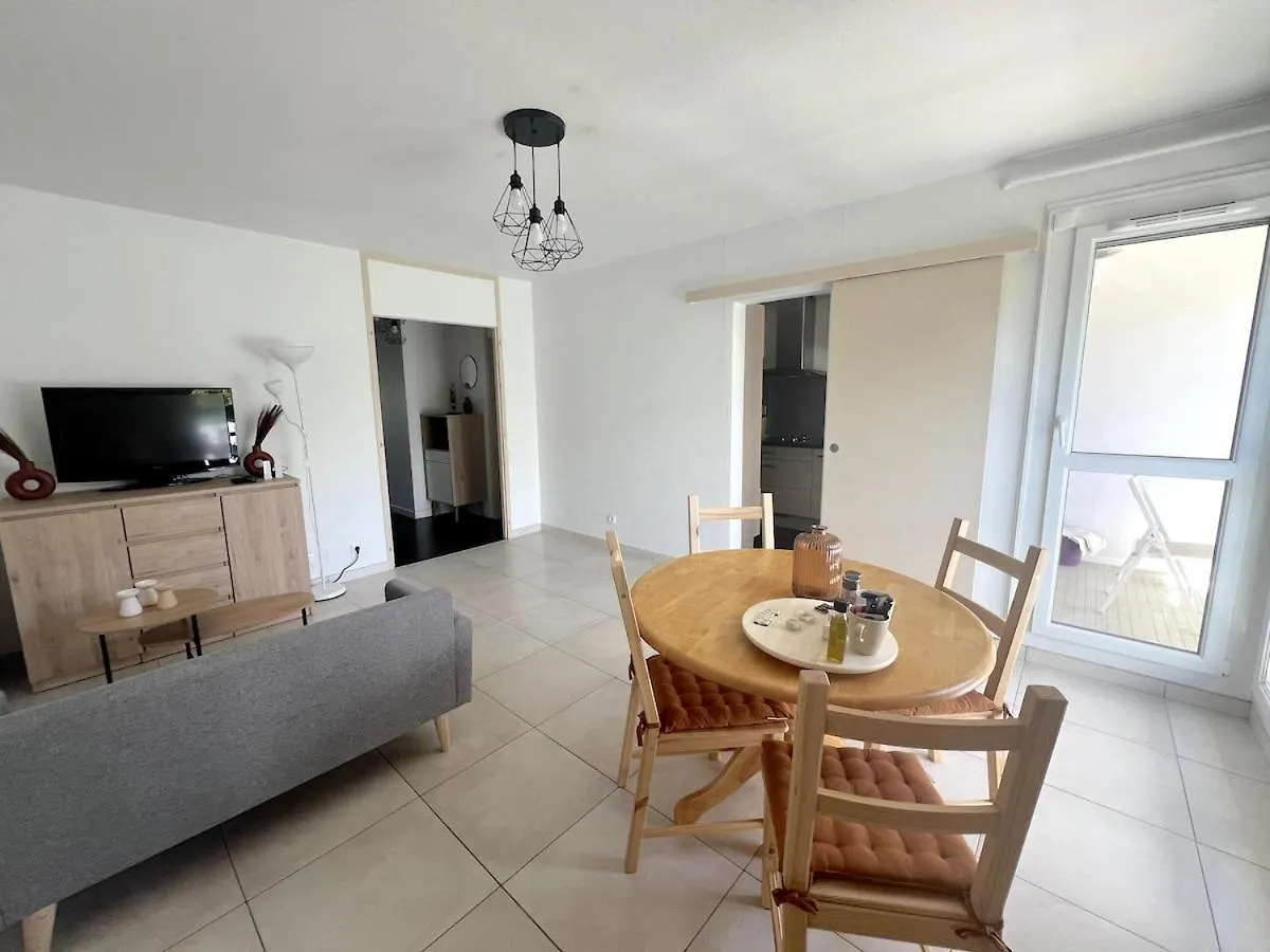 Annecy - Bright & Renovated 3-Room Apartment צרפת